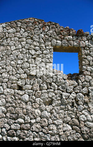 Vecchi edifici minerari sul Campo Imperatore nel Parco Nazionale del Gran Sasso, Abruzzo, Italia. Foto Stock