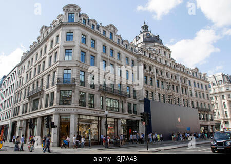 Regent Street, la principale via dello shopping nel West End di Londra Foto Stock