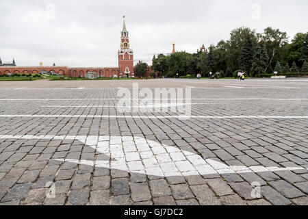 Segno di freccia sulla strada,mosca. Foto Stock