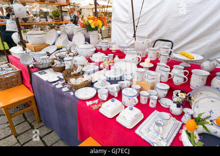 GERA, Germania - maggio, 29, 2016: Ceramiche e mercato pots Foto Stock