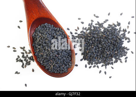 Di semi di sesamo nero in cucchiaio di legno Foto Stock