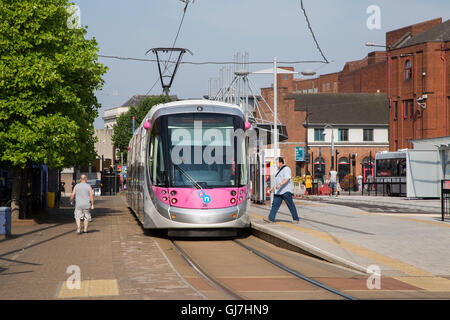 Wolverhampton St George's fermata del tram su Bilston Street a Wolverhampton, Inghilterra Foto Stock