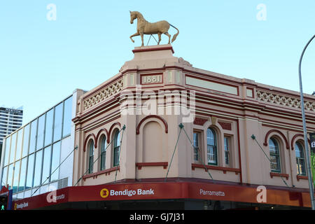 Bendigo Bank nell'angolo di Macquarie Street e Church Street, Parramatta. Foto Stock