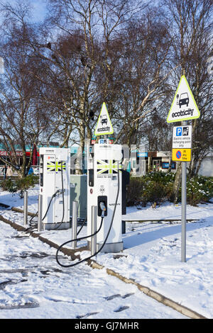 Ecotricity veicolo elettrico punti di ricarica a Southwaite servizi sulla M6 vicino a Carlisle, Cumbria. Foto Stock