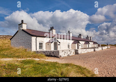 Vecchio cottage sull isola di Llanddwyn, incluso il pilota Cottage Museum, Newborough, Anglesey, Galles, Regno Unito Foto Stock