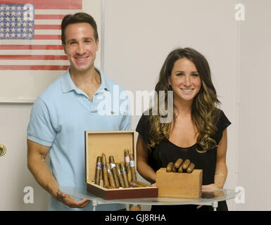 Los Angeles, California, USA. 27 Luglio, 2016. Adam e Rachel Mendler di tabacco personalizzato. © Ringo Chiu/ZUMA filo/Alamy Live News Foto Stock