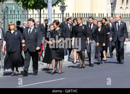 Bucarest, Romania. 13 Ago, 2016. I membri di famiglie reali prendere parte alla cerimonia di sepoltura per fine la regina Ana di Romania, morto 01 08 2016 a Morges (Svizzera), a Curtea de Arges a Bucarest, Romania, 13 agosto 2016. Foto: Albert Nieboer/ - nessun filo SERVICE -/dpa/Alamy Live News Foto Stock