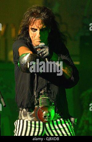 Fort Lauderdale, FL, Stati Uniti d'America. 12 Ago, 2016. Shock rocker -- e part-time di Fort Lauderdale residente -- Alice Cooper ha giocato il Broward Center for the Performing Arts Venerdì 12 Agosto, 2016. Foto di Rolando Otero/SouthFlorida.Com.SOUTH FLORIDA; nessun MAGS; NESSUNA VENDITA; NO INTERNET; NO TV. © Sun-Sentinel/ZUMA filo/Alamy Live News Foto Stock