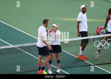 Rio de Janeiro, Brasile. 14 Ago, 2016. 2016 Olimpiadi di tennis - Commemorazione della vittoria di Bethanie Mattek-Sands / Jack calzino (USA) nella finale del doppio misto contro Venus WILLIAMS / Rajeev RAM (USA) durante il Tennis Rio Olimpiadi 2016 tenutasi presso l'Olympic Tennis Center. Non DISPONIBILE PER LA LICENZA IN CINA (Foto: Andre Chaco/Fotoarena) Credito: Foto Arena LTDA/Alamy Live News Foto Stock