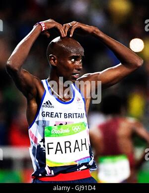 Rio de Janeiro, Brasile. 13 Ago, 2016. Mo Farah (GBR) vince la medaglia d'oro negli uomini 10.000m al 2016 Olimpiadi Estive.Chase Sutton/DUOMO/Alamy Live News Foto Stock