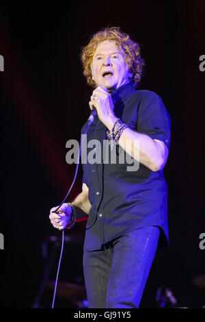 Betley, Cheshire, Regno Unito. 14 Ago, 2016. Simply Red eseguire live a corte Betley Farm come parte del Betley concerti. Credito: Simon Newbury/Alamy Live News Foto Stock