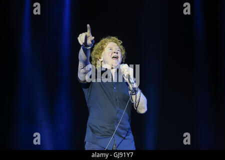 Betley, Cheshire, Regno Unito. 14 Ago, 2016. Simply Red eseguire live a corte Betley Farm come parte del Betley concerti. Credito: Simon Newbury/Alamy Live News Foto Stock