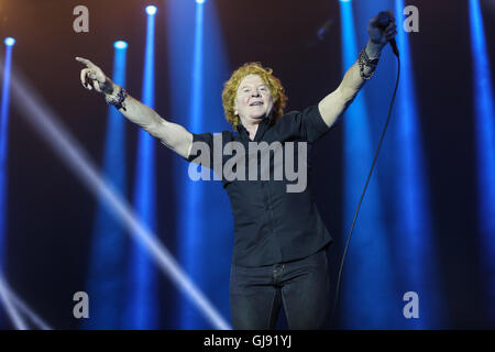 Betley, Cheshire, Regno Unito. 14 Ago, 2016. Simply Red eseguire live a corte Betley Farm come parte del Betley concerti. Credito: Simon Newbury/Alamy Live News Foto Stock