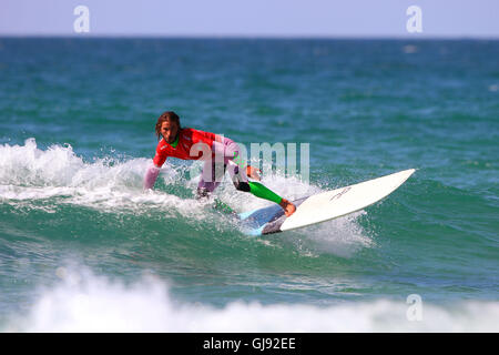 Newquay, Regno Unito. 14 Ago, 2016. Scheda di navigazione Masters gara domenica. Emilien Fleury fra viene classificato in Boardmasters campionato Longboard Credito: Azione Sport Plus/Alamy Live News Foto Stock