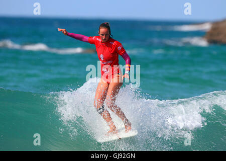 Newquay, Regno Unito. 14 Ago, 2016. Scheda di navigazione Masters gara domenica. Rachael Tilly USA è classificato nel campionato Longboard. Credito: Azione Sport Plus/Alamy Live News Foto Stock