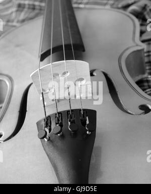 Dettaglio dei colpi di un violino di legno, Agosto 2016 Foto Stock