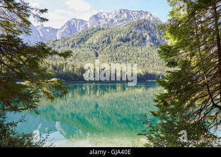 Riflessioni sull'acqua di Vorder Langbathsee in Austria, Salzkammergut Foto Stock