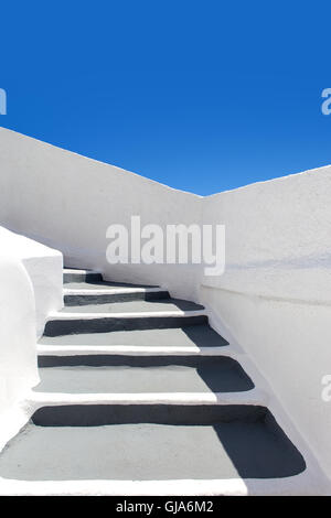 Famoso bianco e scale di grigio di Santorini Foto Stock