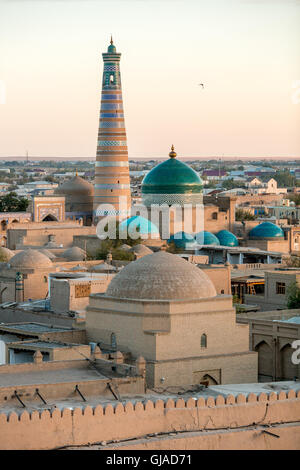 Il minareto di Islam Khodja, Khiva, Uzbekistan Foto Stock