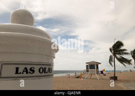 Scena di mattina presso la spiaggia di Ft Lauderdale, in Florida dove la a1a e Las Olas Boulevard soddisfare Foto Stock