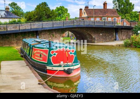 Narrowboat Rose di Hungerford' ormeggiato a Hungerford Wharf sul Kennet & Avon Canal, Hungerford, Berkshire in estate Foto Stock