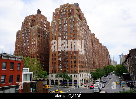 Una vista della terrazza di Londra gardens apartment edifici dalla linea alta nella zona di Chelsea di New York City, NY, Stati Uniti d'America Foto Stock