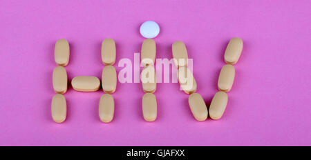 La terapia dell'hiv efavirenz su sfondo rosa Foto Stock