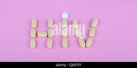 La terapia dell'hiv efavirenz su sfondo rosa Foto Stock