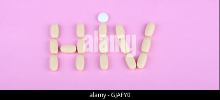La terapia dell'hiv efavirenz su sfondo rosa Foto Stock