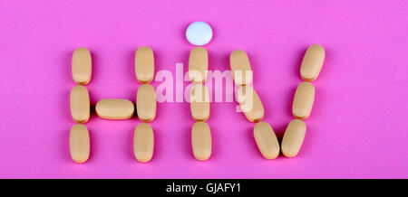 La terapia dell'hiv efavirenz su sfondo rosa Foto Stock