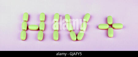 La terapia dell'hiv efavirenz su sfondo rosa Foto Stock