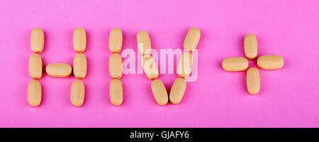 La terapia dell'hiv efavirenz su sfondo rosa Foto Stock