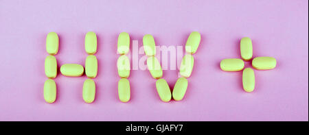 La terapia dell'hiv efavirenz su sfondo rosa Foto Stock