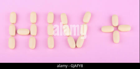 La terapia dell'hiv efavirenz su sfondo rosa Foto Stock