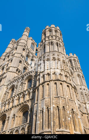 Cattedrale Ely, vista delle torri ovest della cattedrale medievale di Ely, Cambridgeshire, Inghilterra, Regno Unito Foto Stock