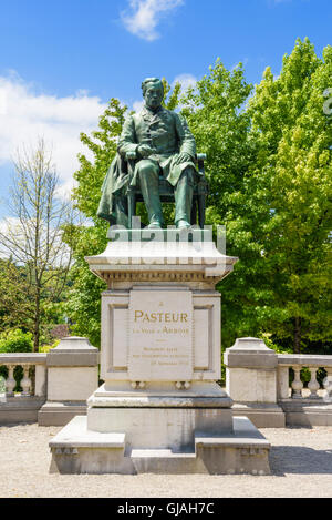 Louis Pasteur monumento nella città di Arbois, Lons-le-Saunier, Giura, Bourgogne-Franche-Comté, Francia Foto Stock