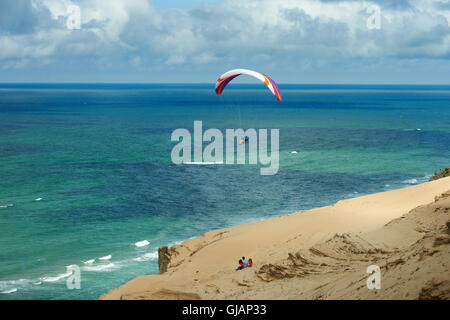 Parapendio a Rubjerg Knude faro, Loenstrup, Danimarca Foto Stock