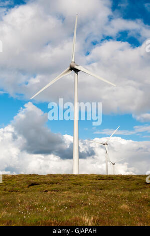 Le turbine eoliche presso la strada Pentland Wind Farm dell'isola di Lewis. Foto Stock