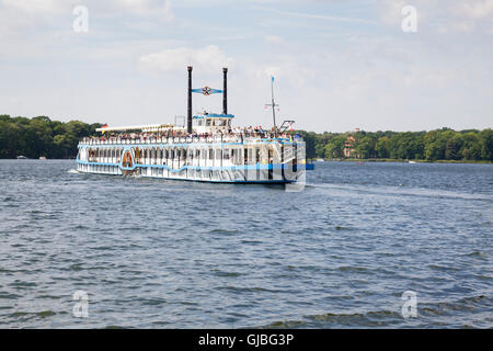 Imbarcazione turistica la Havel Regina sulla Tegeler See, Tegel di Berlino, Germania Foto Stock