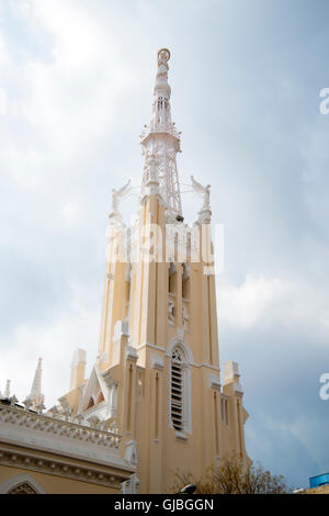 Torre di La Concepción chiesa. Calle Goya, Madrid, Spagna. Foto Stock