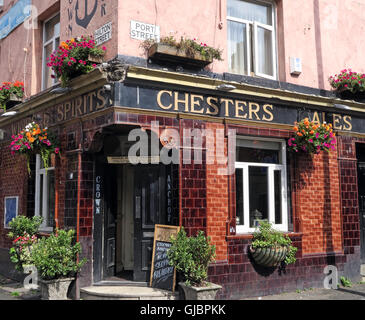 Il Crown & Anchor, Port St, Northern Quarter, Manchester, vecchio Chesters Ales segno Foto Stock