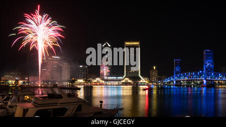 Fuochi d' artificio su Jacksonville, Florida Foto Stock