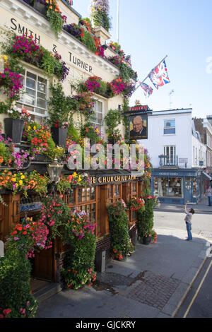 Il Churchill bracci gualchiere Pub nel Royal Borough di Kensington e di Chelsea e la City of Westminster maggiore centro di Londra Foto Stock