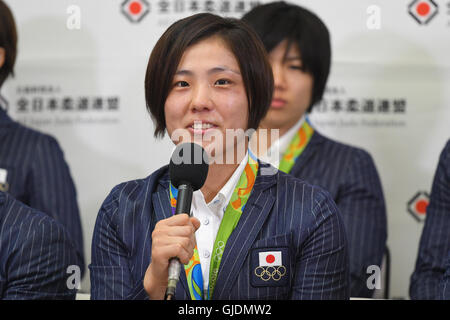 Chiba, Giappone. Judo giapponese giocatori hanno vinto 3 medaglie d'oro, 1 argento e 8 medaglie di bronzo nel Rio 2016 Giochi Olimpici. Il 15 agosto, 2016. Haruka Tachimoto (JPN) Judo : Japaese Judo medaglia partecipare ad una conferenza stampa presso l'Aeroporto di Narita in Chiba, Giappone. Judo giapponese giocatori hanno vinto 3 medaglie d'oro, 1 argento e 8 medaglie di bronzo nel Rio 2016 Giochi Olimpici . © AFLO SPORT/Alamy Live News Foto Stock