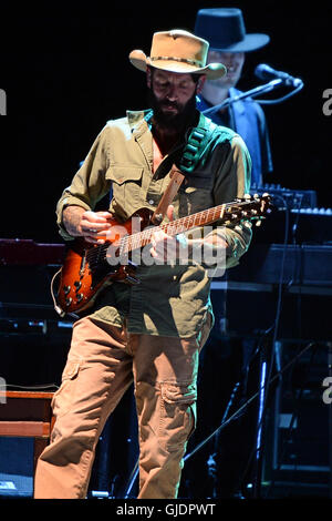 MIAMI BEACH, FL - 13 agosto: Ray Lamontagne esegue con My Morning Jacket al Fillmore il 13 agosto 2016 a Miami Beach, in Florida. Credito: mpi04/MediaPunch Foto Stock