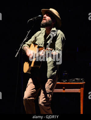 MIAMI BEACH, FL - 13 agosto: Ray Lamontagne esegue con My Morning Jacket al Fillmore il 13 agosto 2016 a Miami Beach, in Florida. Credito: mpi04/MediaPunch Foto Stock