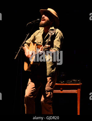 MIAMI BEACH, FL - 13 agosto: Ray Lamontagne esegue con My Morning Jacket al Fillmore il 13 agosto 2016 a Miami Beach, in Florida. Credito: mpi04/MediaPunch Foto Stock