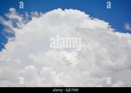 Big Cloud formazione durante la stagione dei monsoni Foto Stock