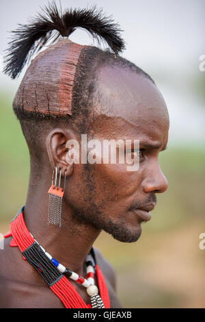 Giovane uomo da Hamer tribù in Etiopia Foto Stock