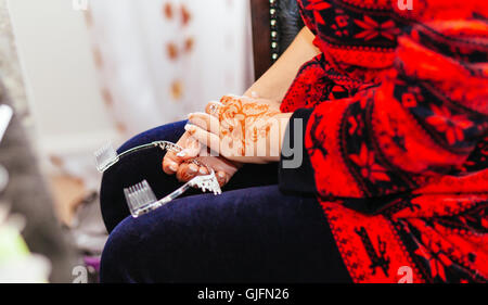 Sposa henna scolpito bella sposa la mano Foto Stock